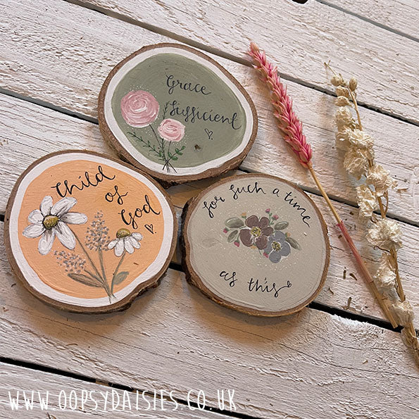 Log Slice Plaque - Daisies / Coral 13044