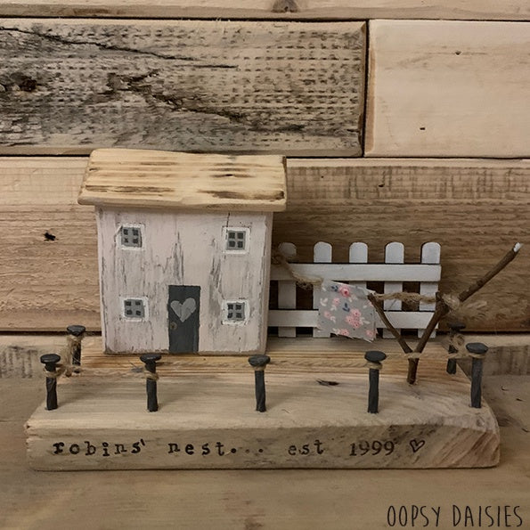 Daisy Village - Single Pink House & Picket Fence 10825
