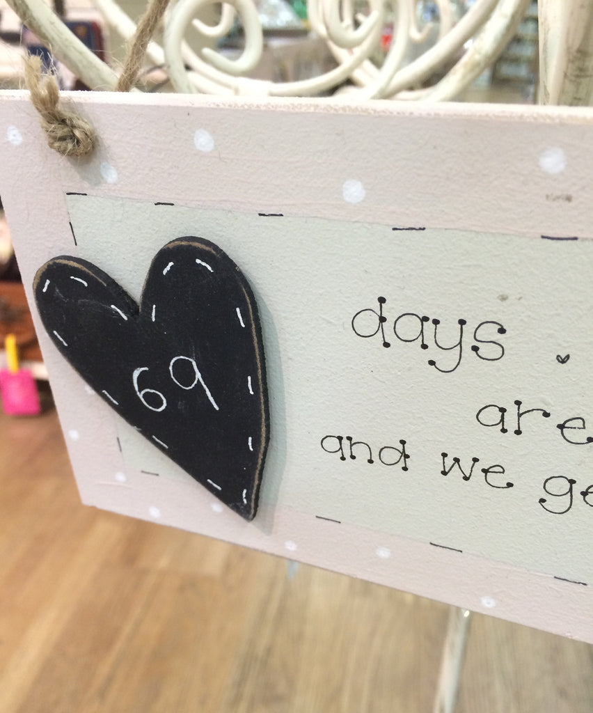 Countdown Plaque with Dotty Boarder 3715