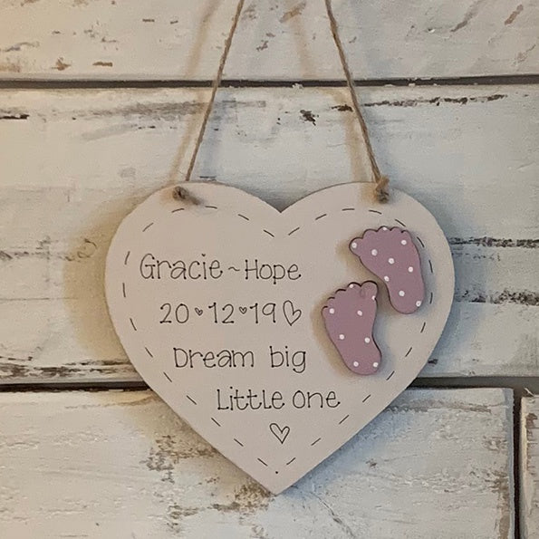 Heart 6" with Dash Border & Wooden Feet 9547