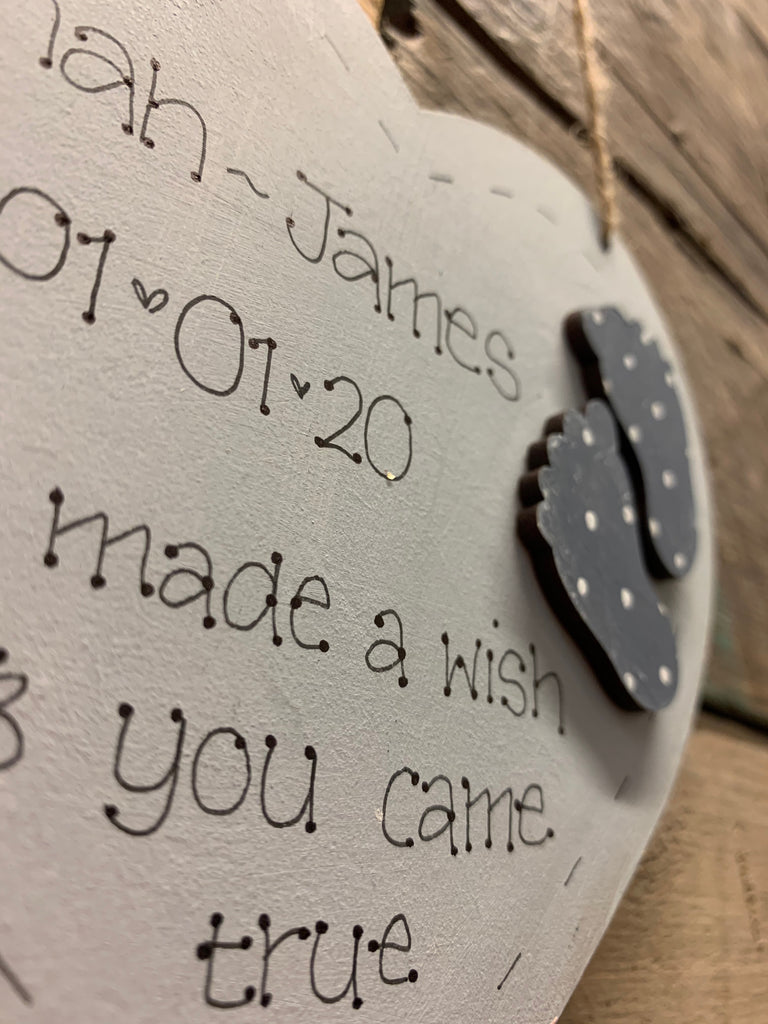 Heart 6" with Dash Border & Wooden Feet 9547