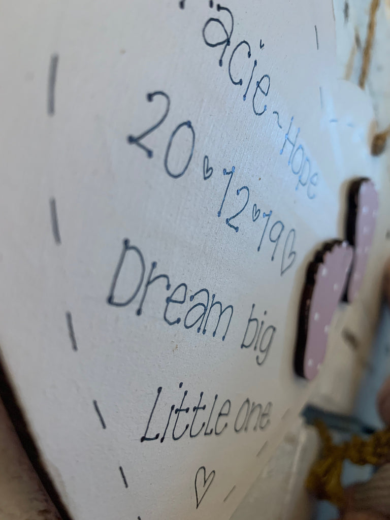 Heart 6" with Dash Border & Wooden Feet 9547