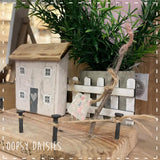 Daisy Village - Single Pink House & Picket Fence 10825