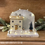 Daisy Village - Christmas House Light Up Scene 12203